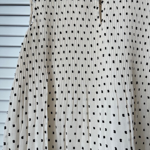 NWT Maxstudio Pleated Dot Blouse - Picture 5 of 6